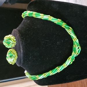 VINTAGE AVON GREEN BEADS NECKLACE AND CLIP ON EARR